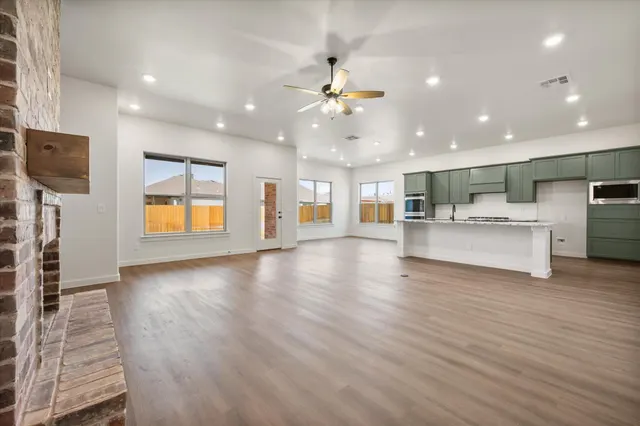 Photo 5 — 6924 18th Place, Lubbock, TX 79416