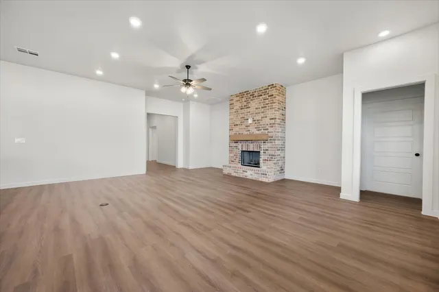 Photo 8 — 6924 18th Place, Lubbock, TX 79416