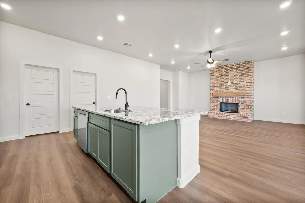 Photo 15 — 6924 18th Place, Lubbock, TX 79416