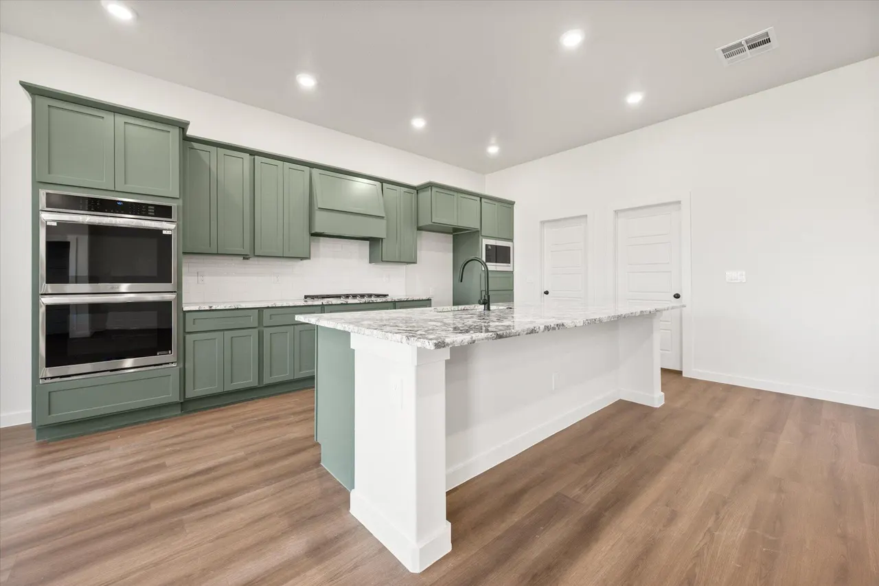 Photo 12 — 6924 18th Place, Lubbock, TX 79416