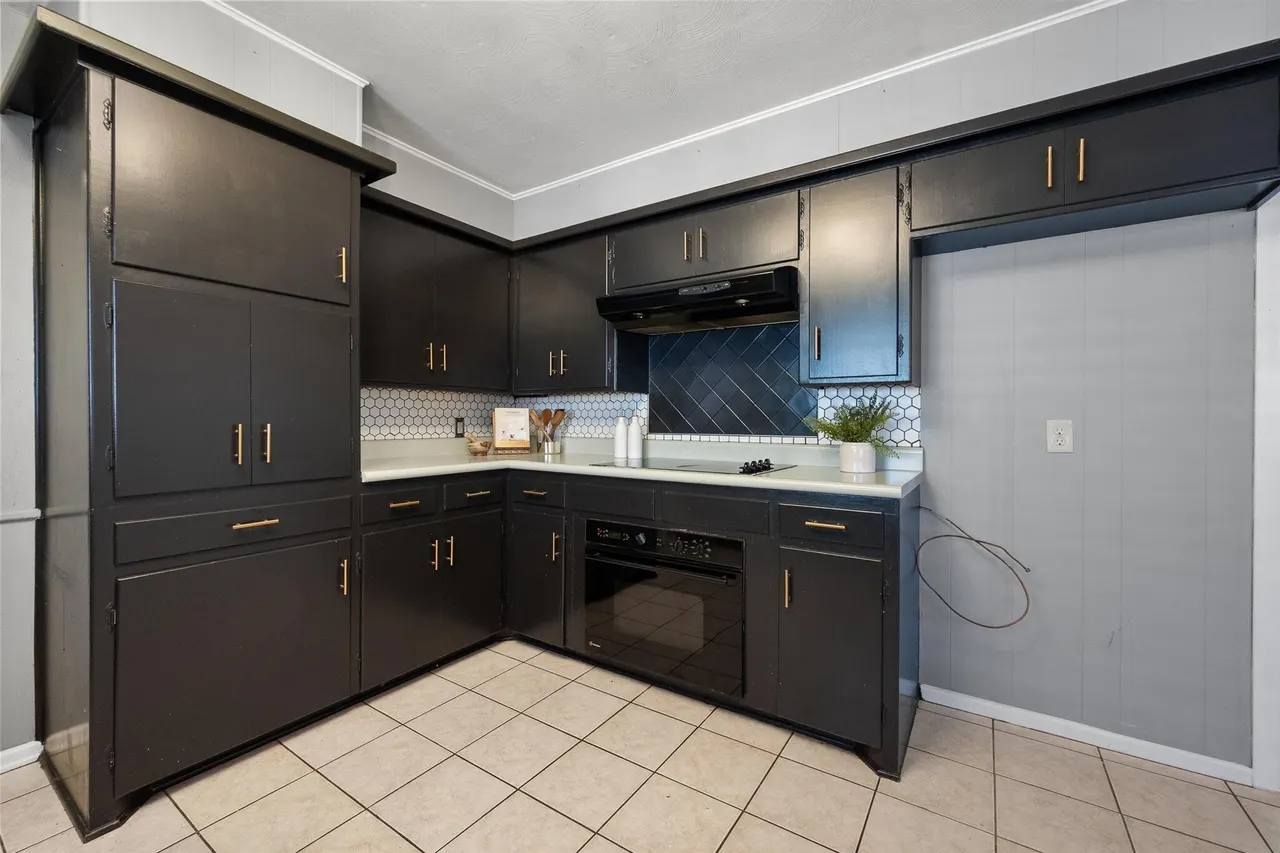 Photo 14 — 2313 52nd Street, Lubbock, TX 79412