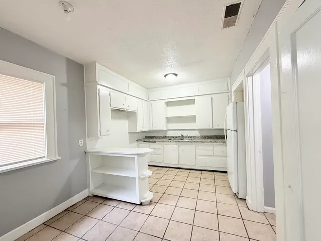 Photo 5 — 2119 15th Street, Lubbock, TX 79401