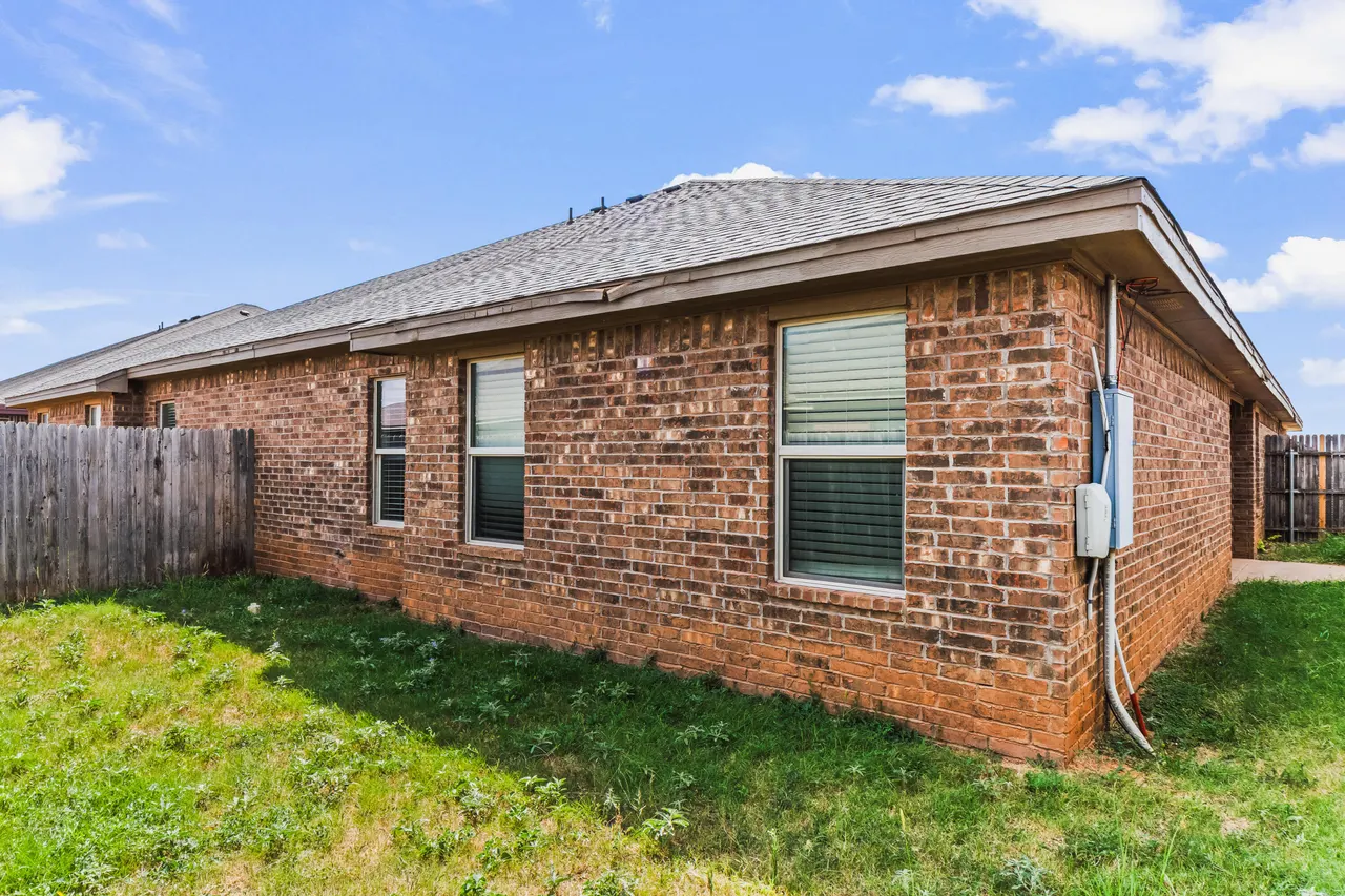 Photo 21 — 9803 Avenue V, Lubbock, TX 79423