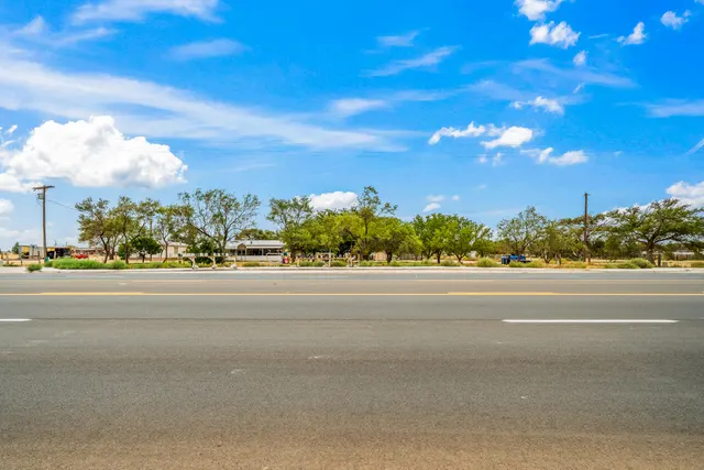 Photo 6 — 2203 Woodrow Road, Lubbock, TX 79423