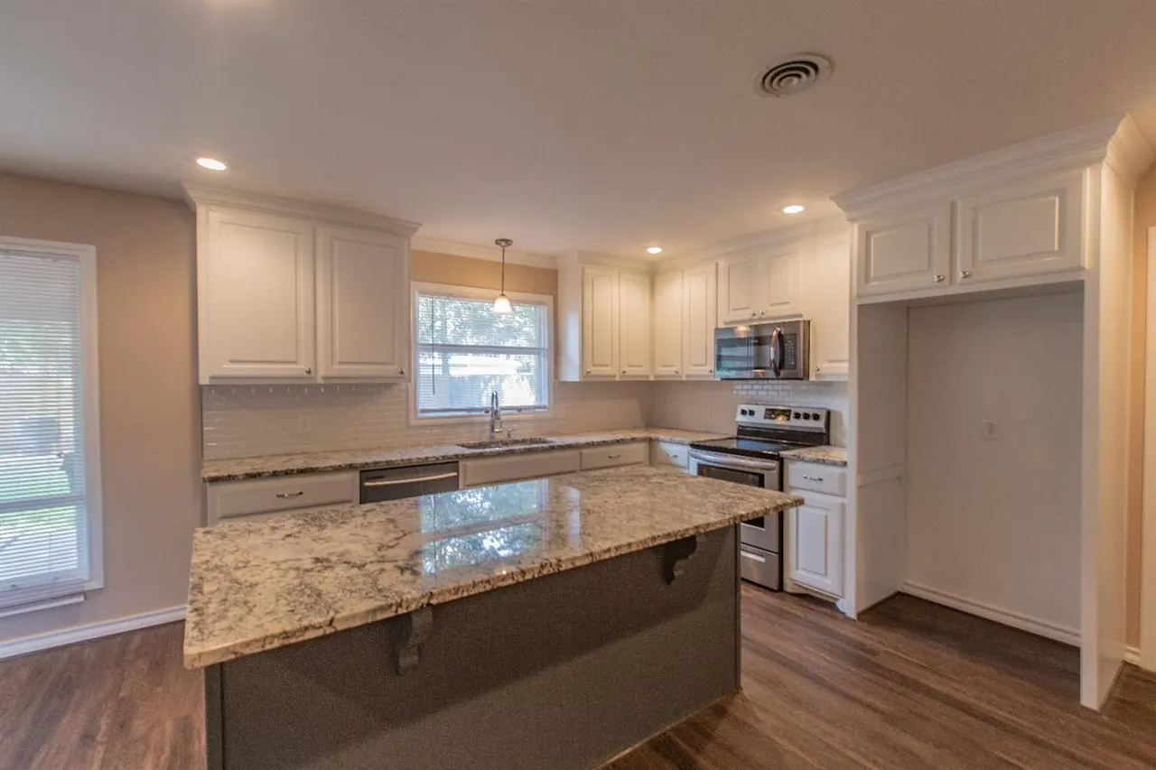 Photo 6 — 3413 55th Street, Lubbock, TX 79413