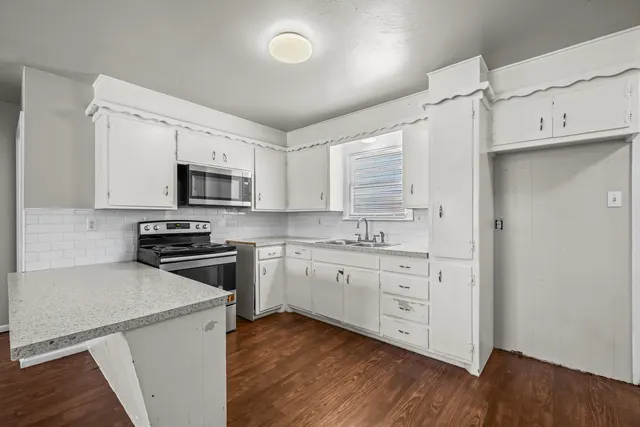 Photo 6 — 2336 62nd Street A, Lubbock, TX 79412