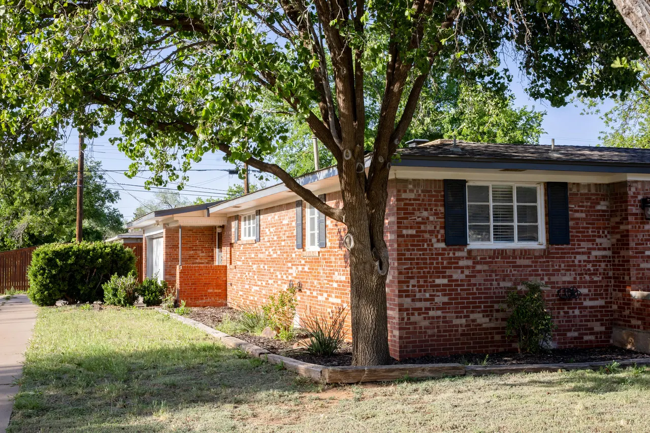 Photo 3 — 3220 31st Street, Lubbock, TX 79410