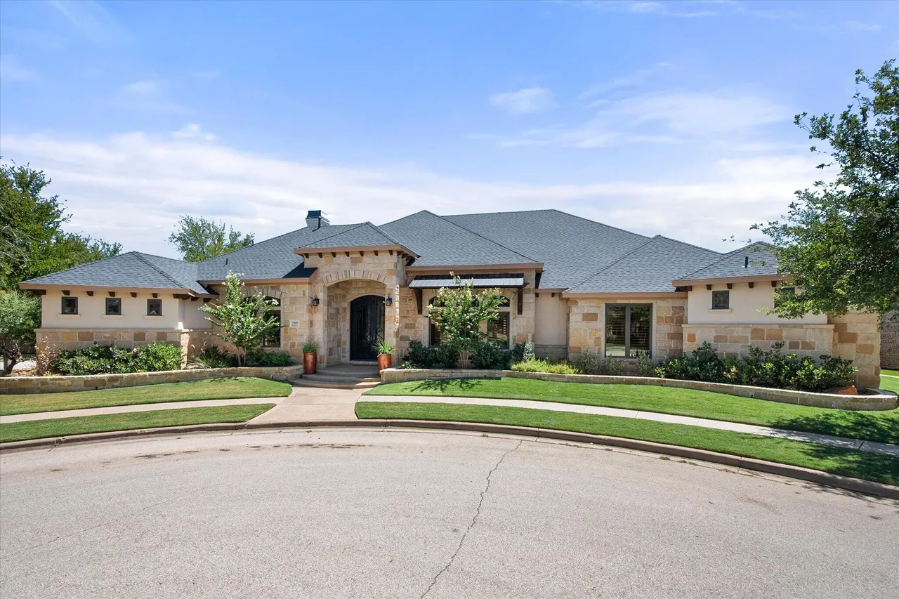 Photo 2 — 3901 110th Street, Lubbock, TX 79423