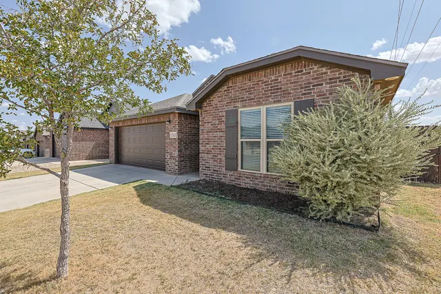Photo 2 — 7821 89th Street, Lubbock, TX 79424