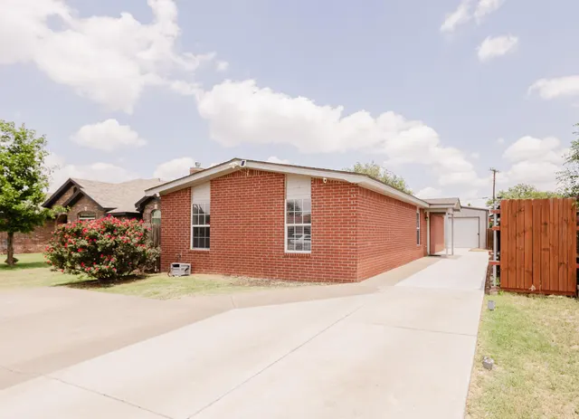 Front exterior — 614 Locust Street, Idalou, TX 79329