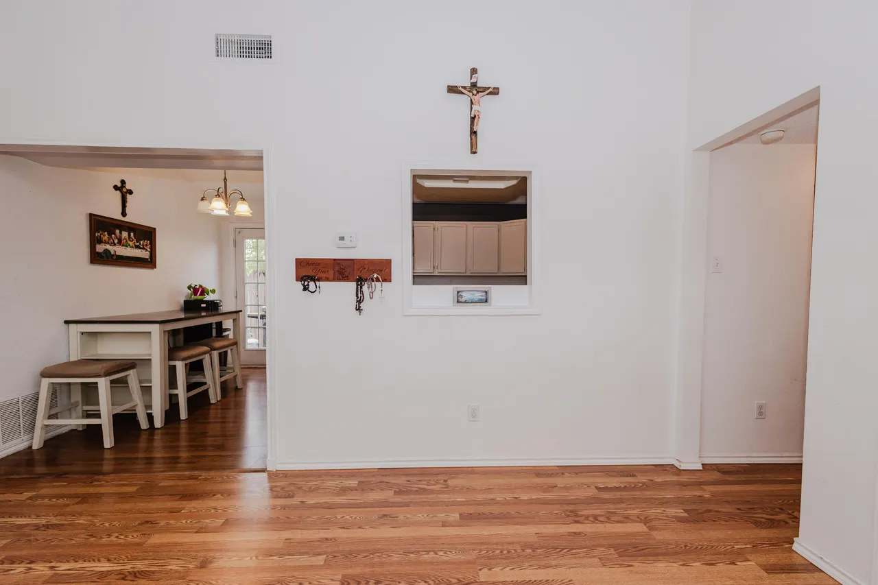 Photo 6 — 614 Locust Street, Idalou, TX 79329