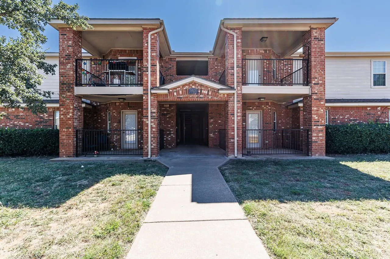 Photo 2 — 5827 6th Street, Lubbock, TX 79416