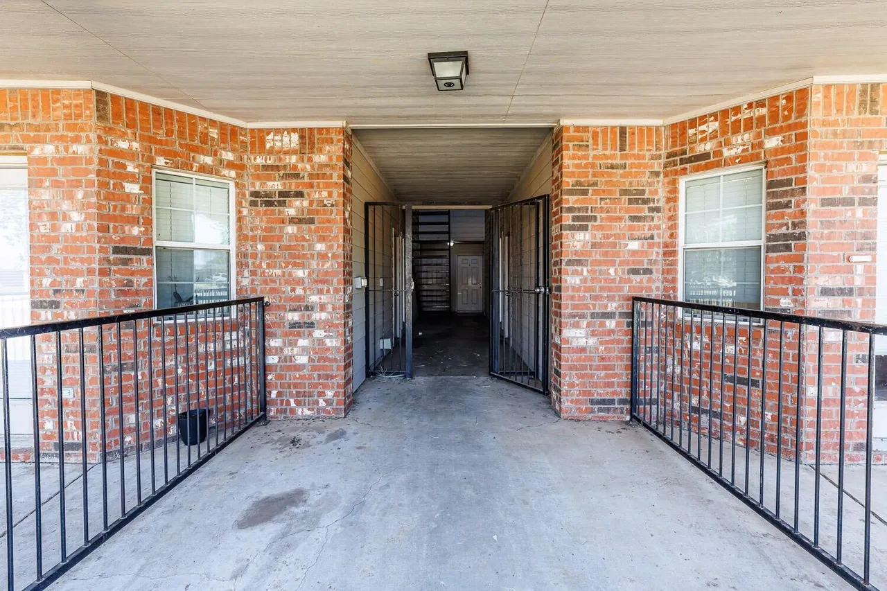 Photo 4 — 5827 6th Street, Lubbock, TX 79416