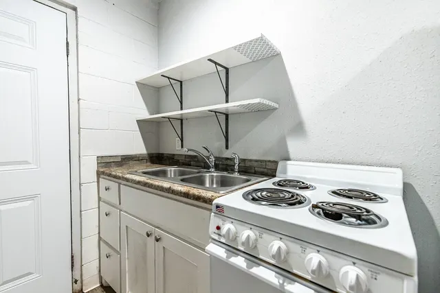 Photo 5 — 1909 23rd Street back house, Lubbock, TX 79411