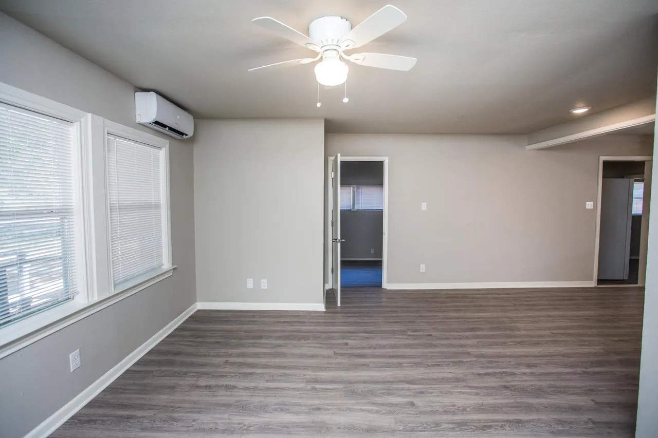 Photo 5 — 4629 Elgin Avenue, Lubbock, TX 79413
