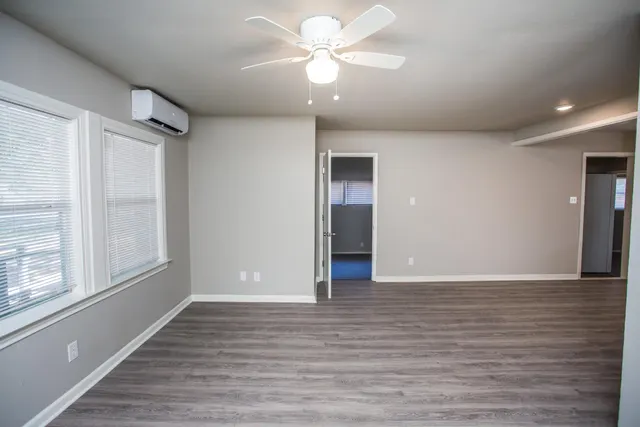 Photo 5 — 4629 Elgin Avenue, Lubbock, TX 79413