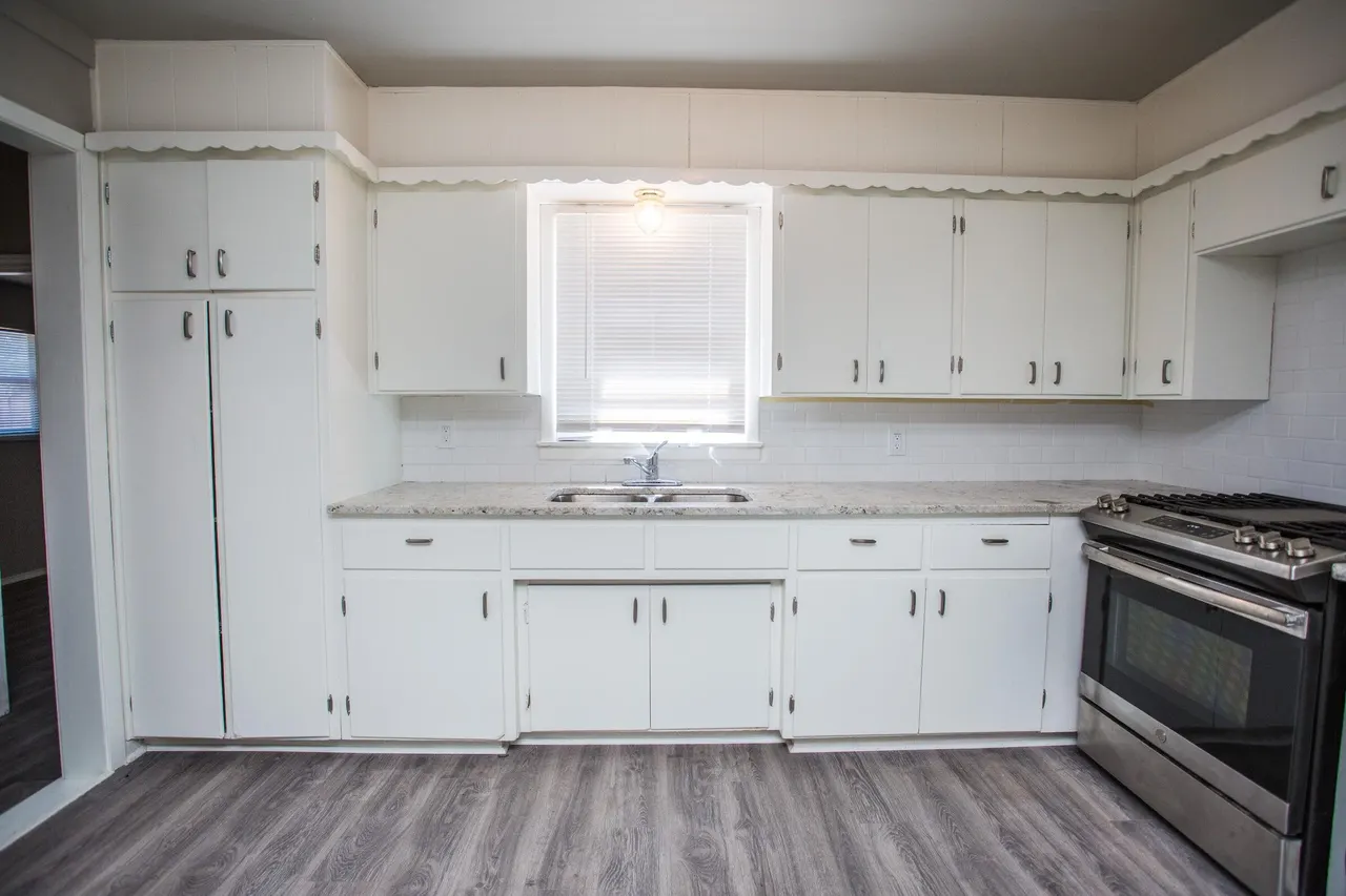 Photo 6 — 4629 Elgin Avenue, Lubbock, TX 79413