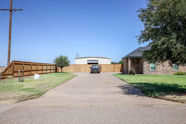 Photo 4 — 7412 80th Street, Lubbock, TX 79424