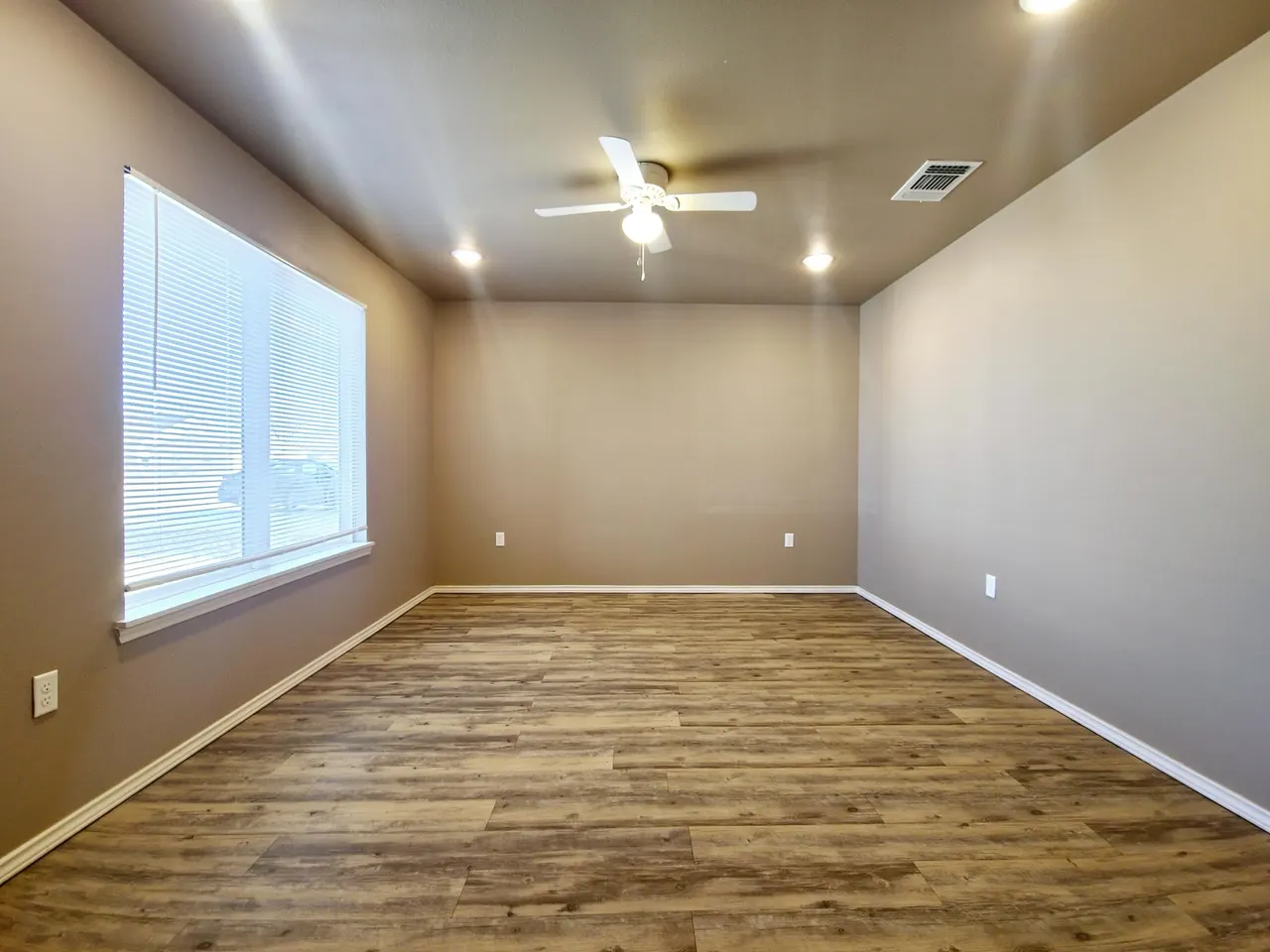Photo 2 — 3613 E 3rd Place, Lubbock, TX 79403