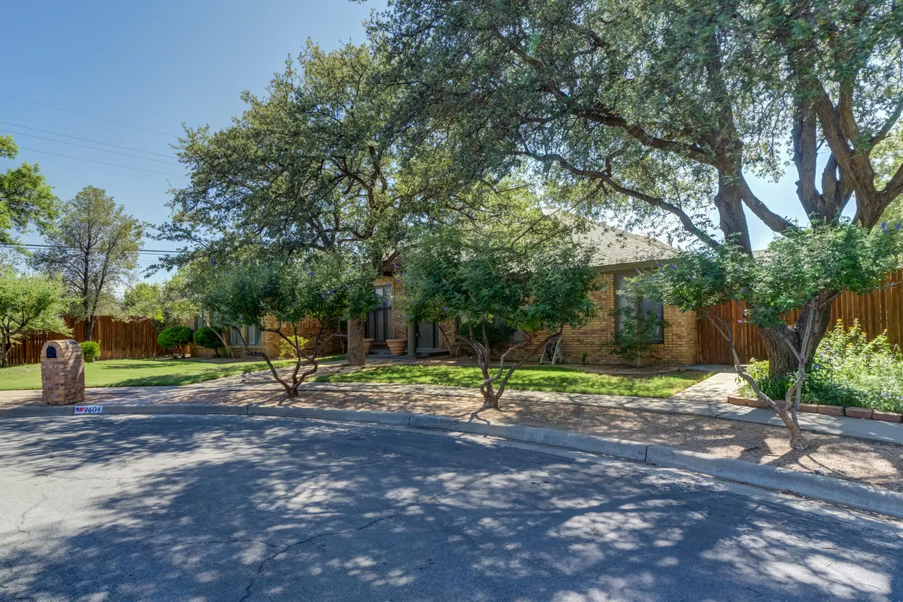 Photo 21 — 9604 Savannah Avenue, Lubbock, TX 79424