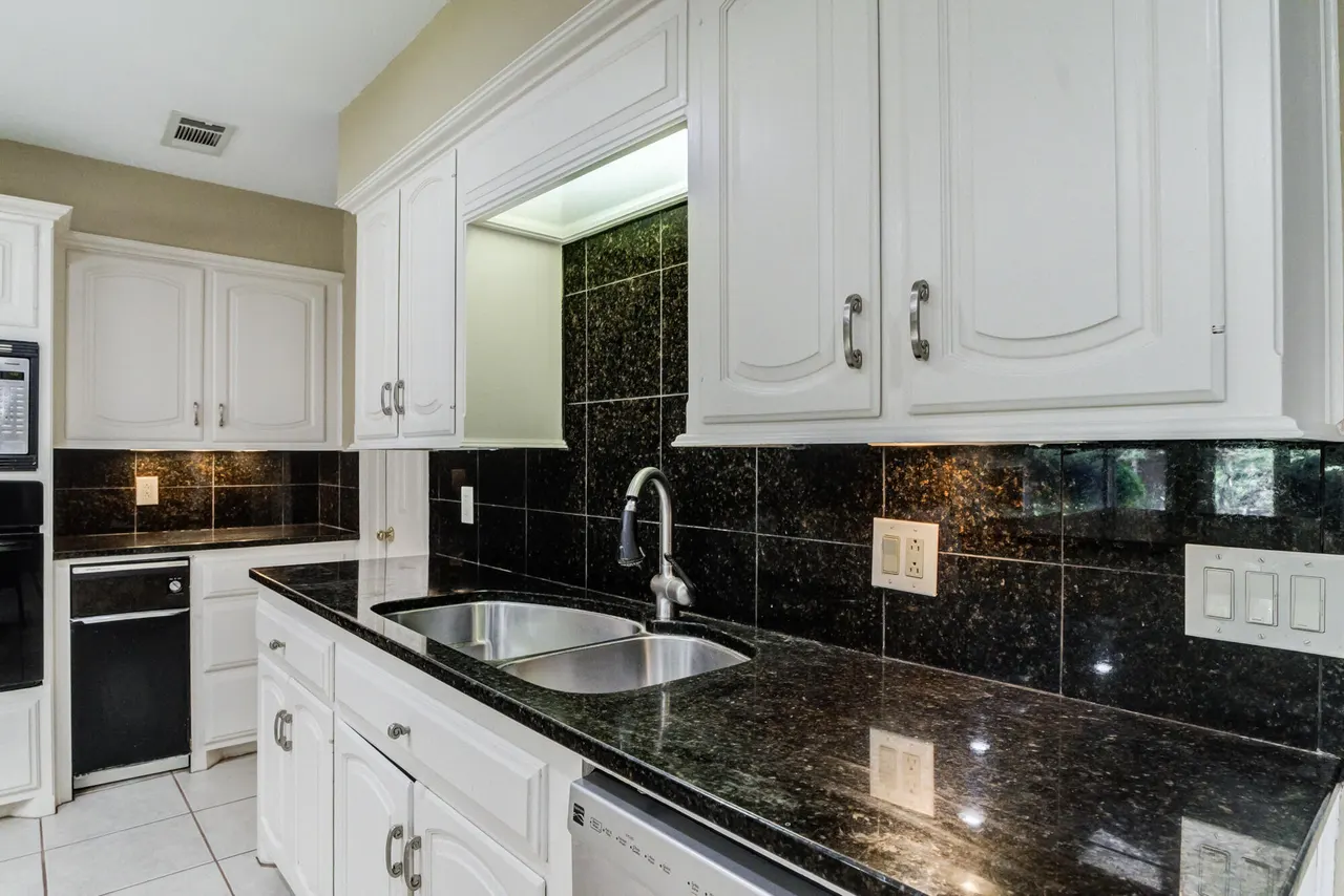 Photo 31 — 9604 Savannah Avenue, Lubbock, TX 79424
