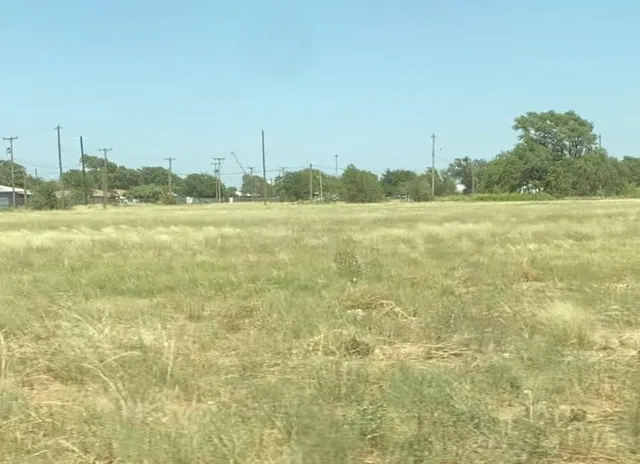 Photo 3 — 3310 E 19th Street, Lubbock, TX 79403