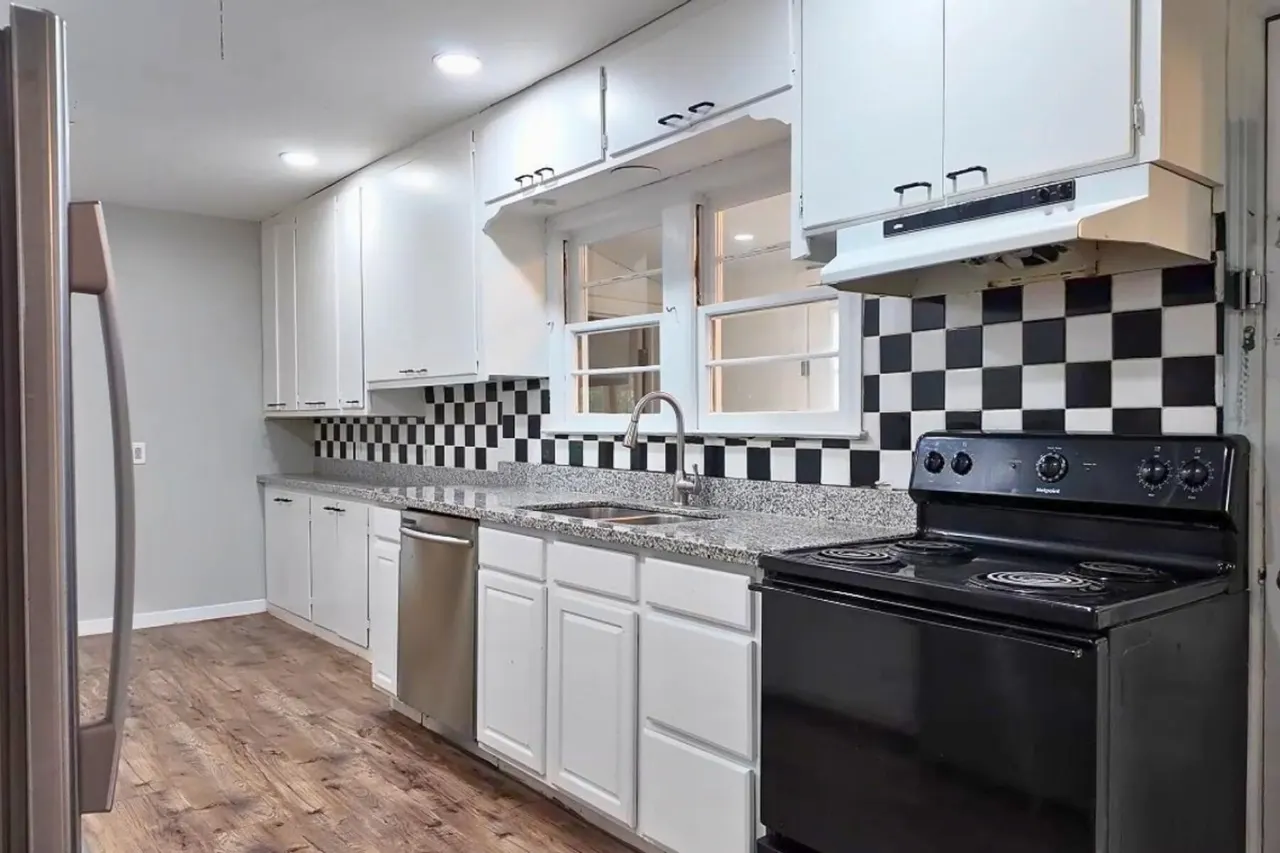 Photo 16 — 2819 26th Street, Lubbock, TX 79410
