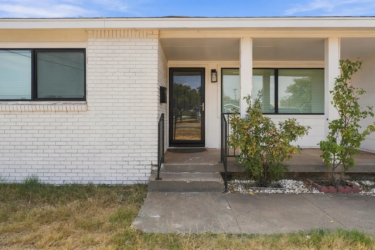 Photo 2 — 2001 65th Street, Lubbock, TX 79412