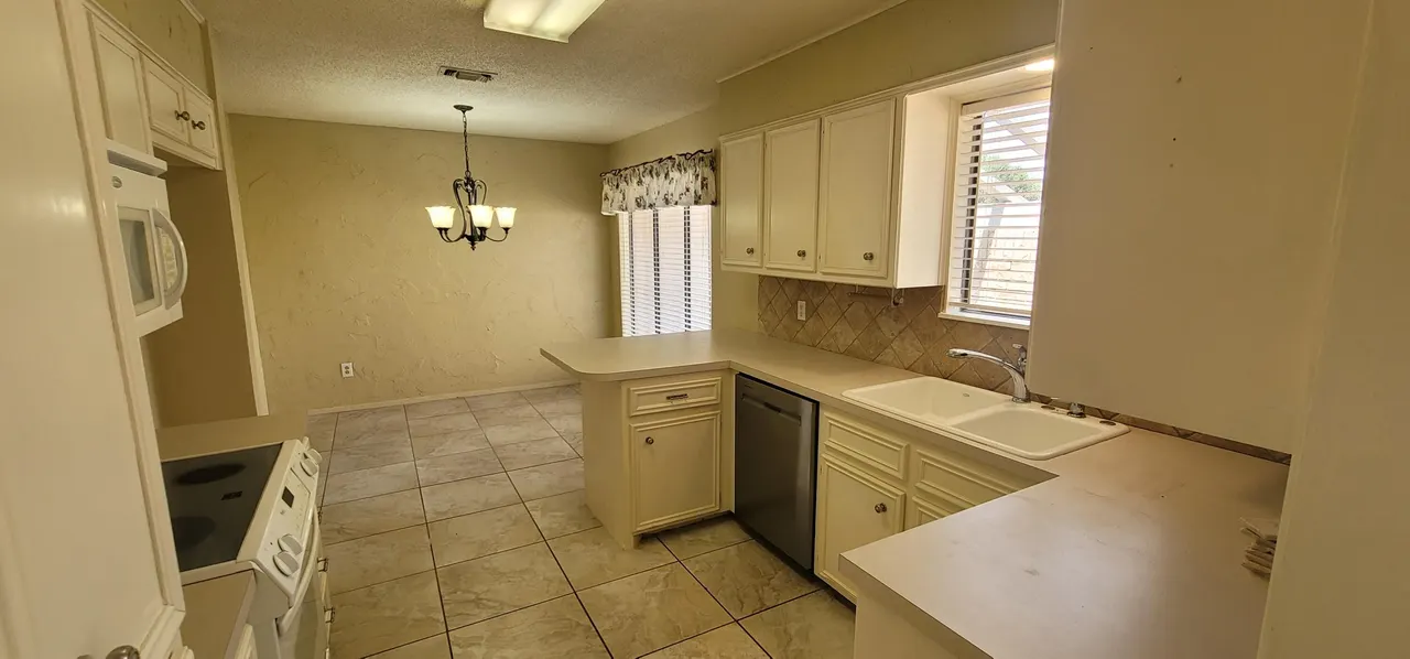 Photo 6 — 4803 73rd Street, Lubbock, TX 79424