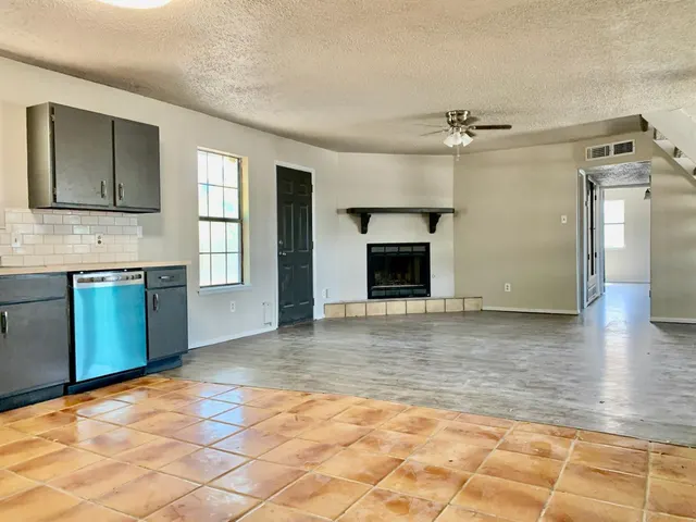 Photo 5 — 2718 62nd Street, Lubbock, TX 79413
