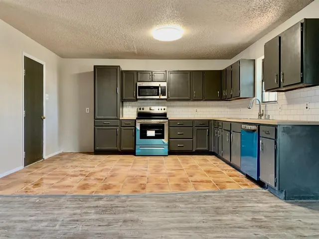 Photo 7 — 2718 62nd Street, Lubbock, TX 79413