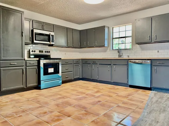 Photo 8 — 2718 62nd Street, Lubbock, TX 79413