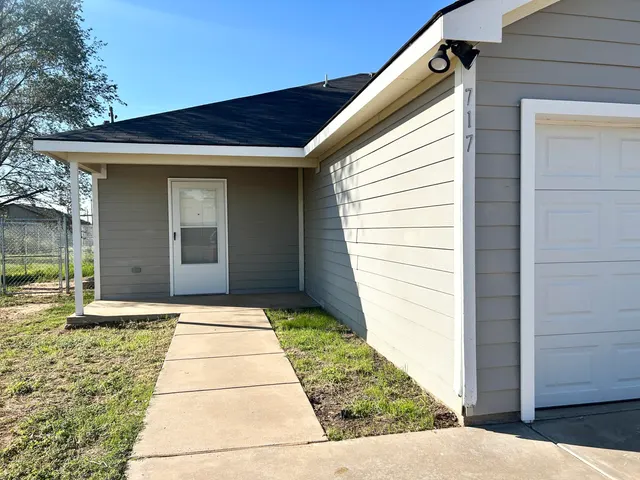 Photo 7 — 717 43rd Street, Lubbock, TX 79404