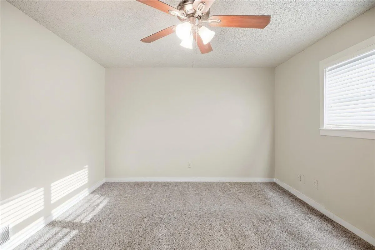 Photo 11 — 6915 Gary Avenue, Lubbock, TX 79413
