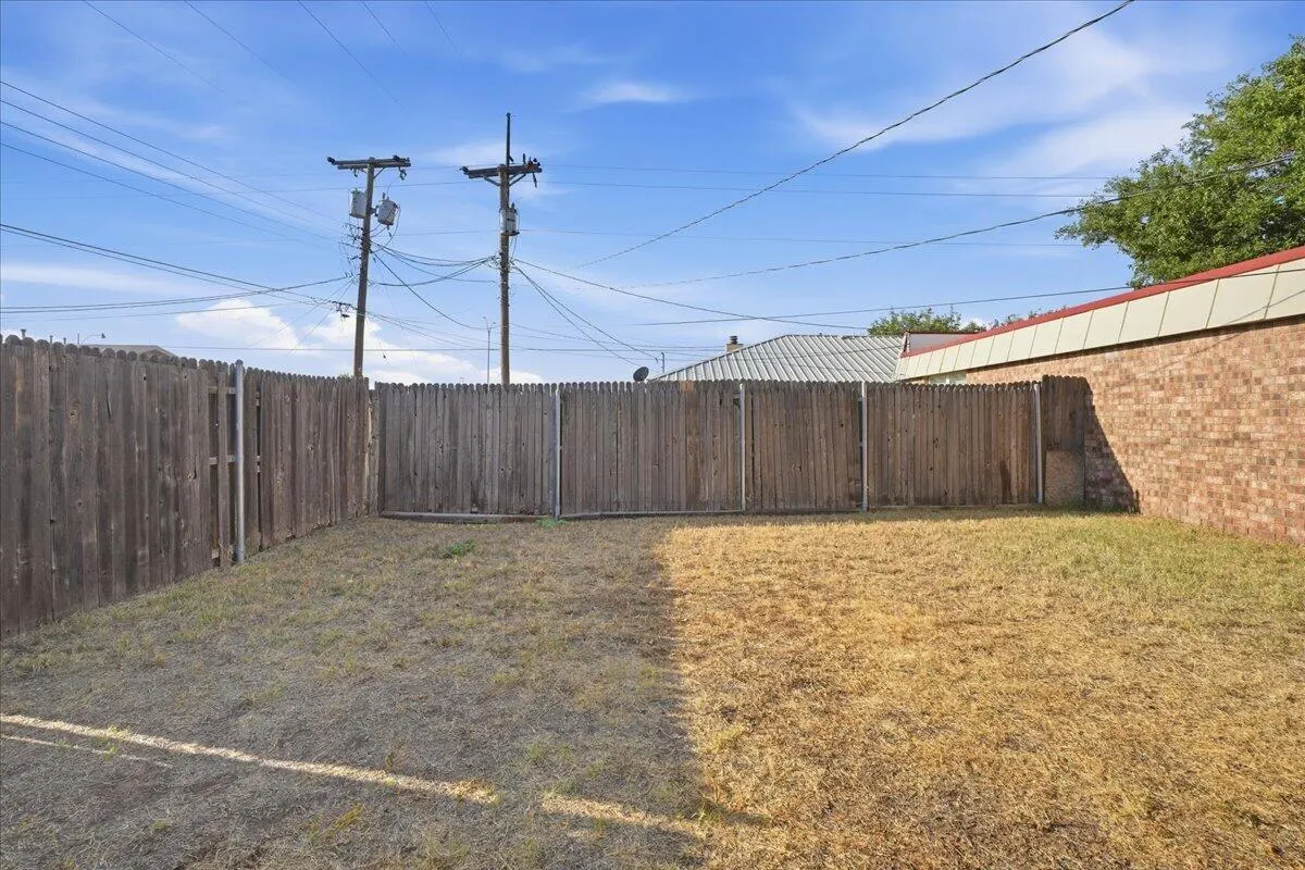 Photo 19 — 6915 Gary Avenue, Lubbock, TX 79413