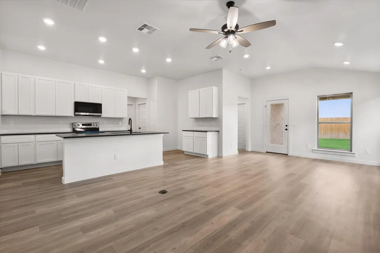 Photo 7 — 8508 24th Street, Lubbock, TX 79407