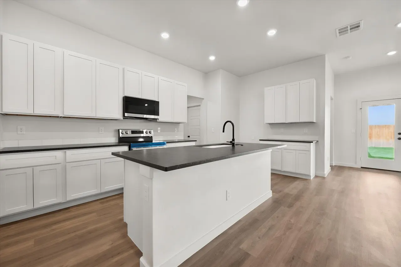 Photo 11 — 8508 24th Street, Lubbock, TX 79407