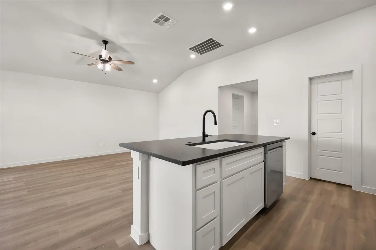 Photo 13 — 8508 24th Street, Lubbock, TX 79407
