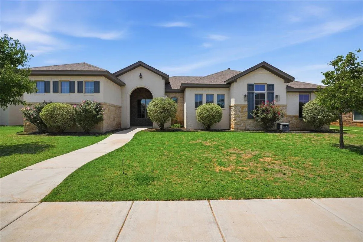 Photo 2 — 704 N 8th Street, Wolfforth, TX 79382