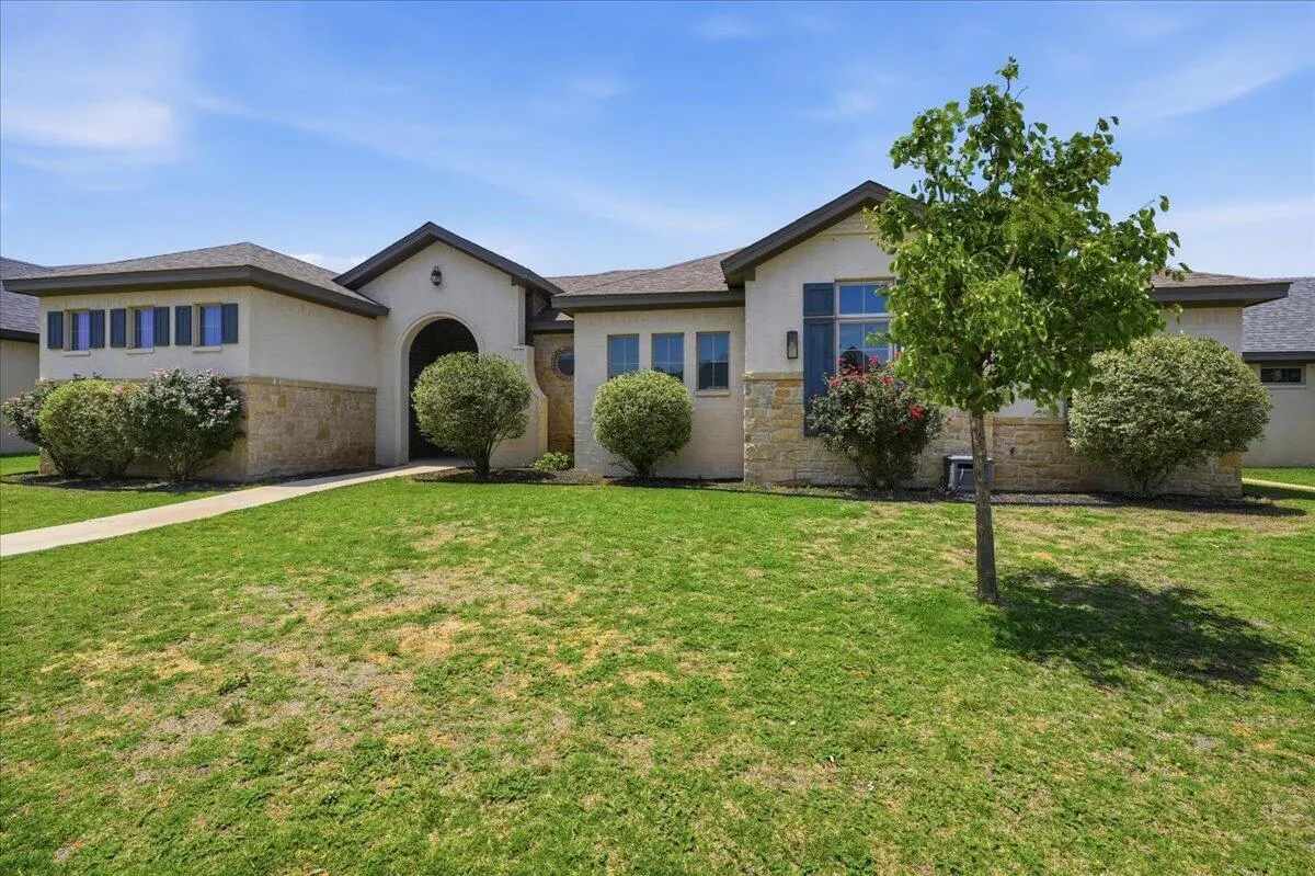 Photo 3 — 704 N 8th Street, Wolfforth, TX 79382