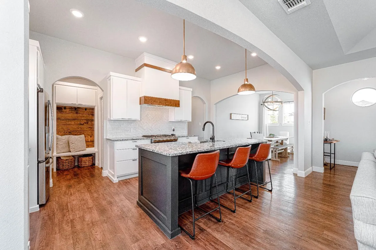 Photo 11 — 704 N 8th Street, Wolfforth, TX 79382