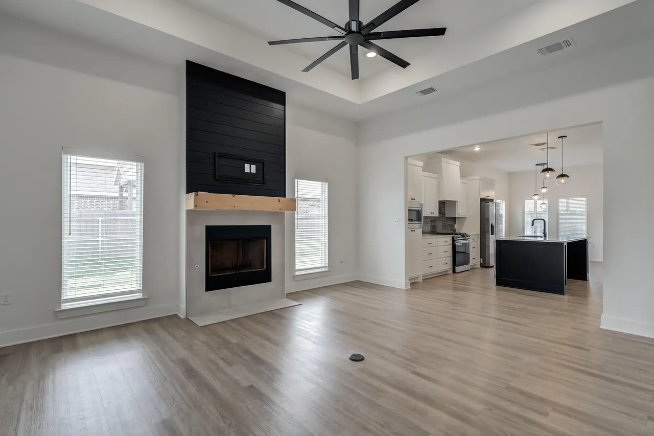 Photo 4 — 909 N Grover Avenue, Lubbock, TX 79416