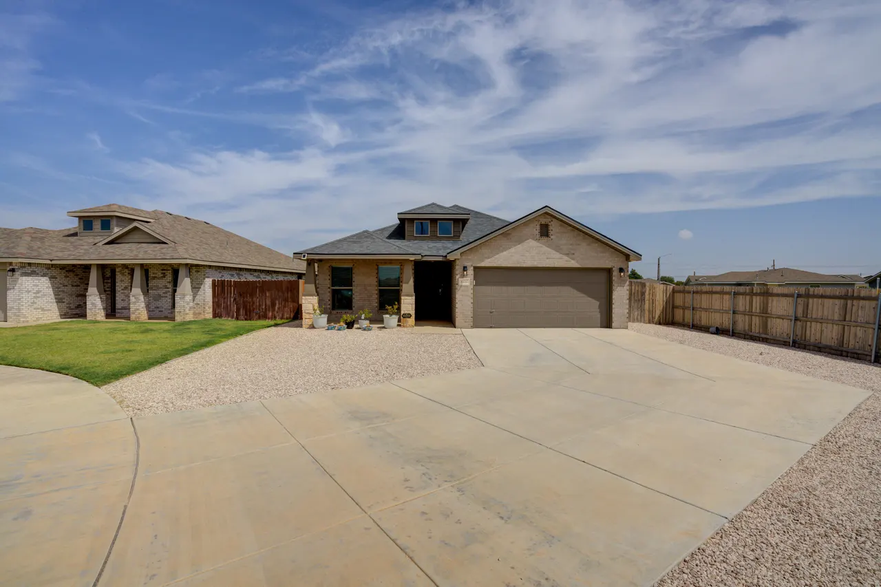 Photo 2 — 13717 Avenue Q, Lubbock, TX 79423