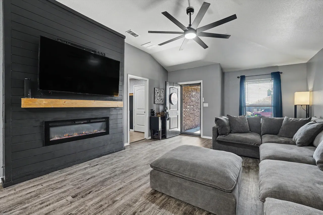 Photo 5 — 7016 35th Street, Lubbock, TX 79407