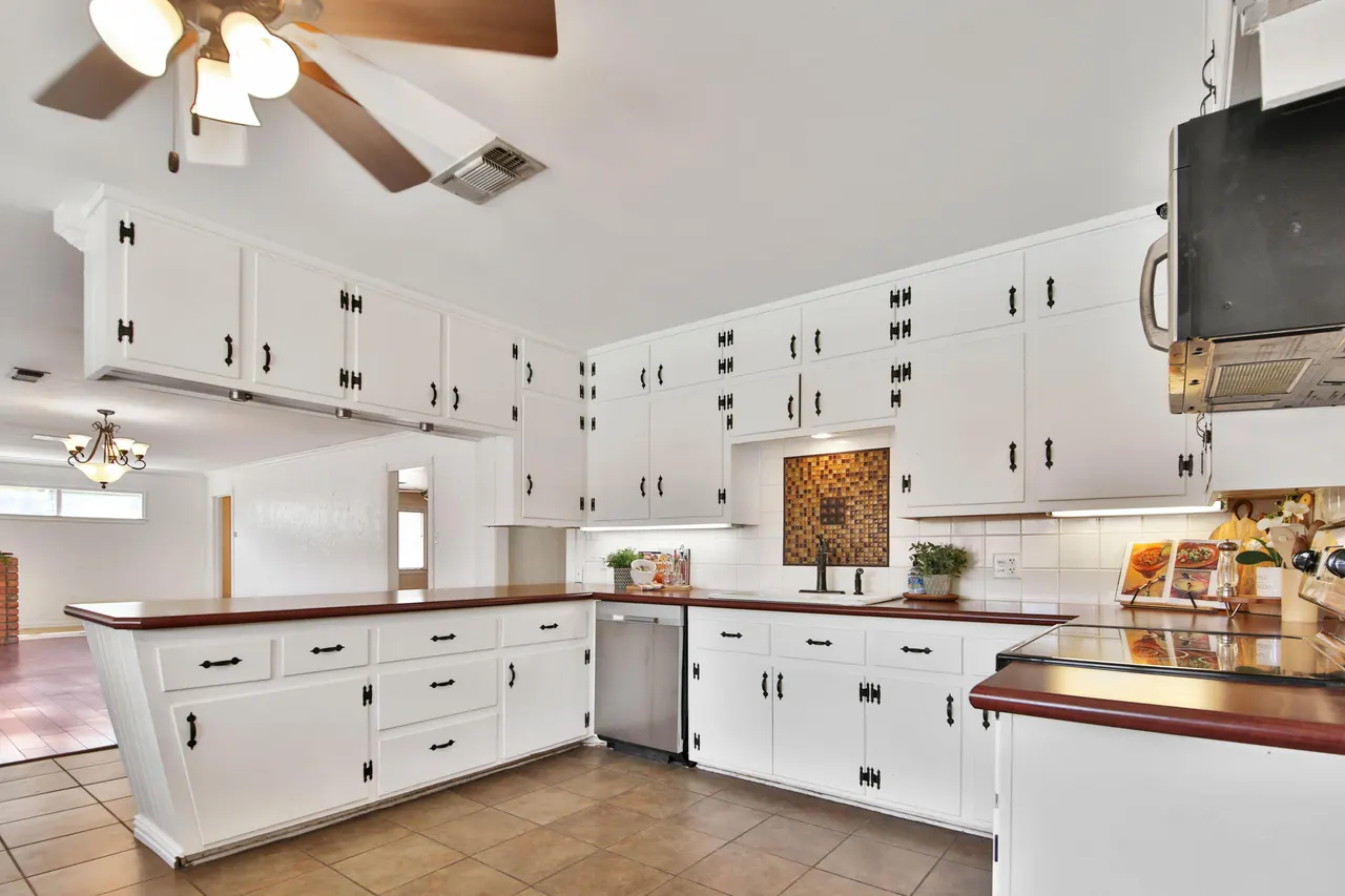 Photo 6 — 4002 47th Street, Lubbock, TX 79413