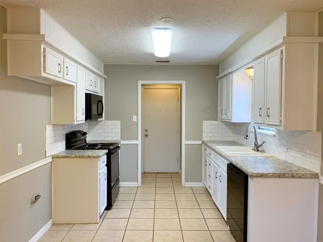 Photo 5 — 5722 93rd Street, Lubbock, TX 79424