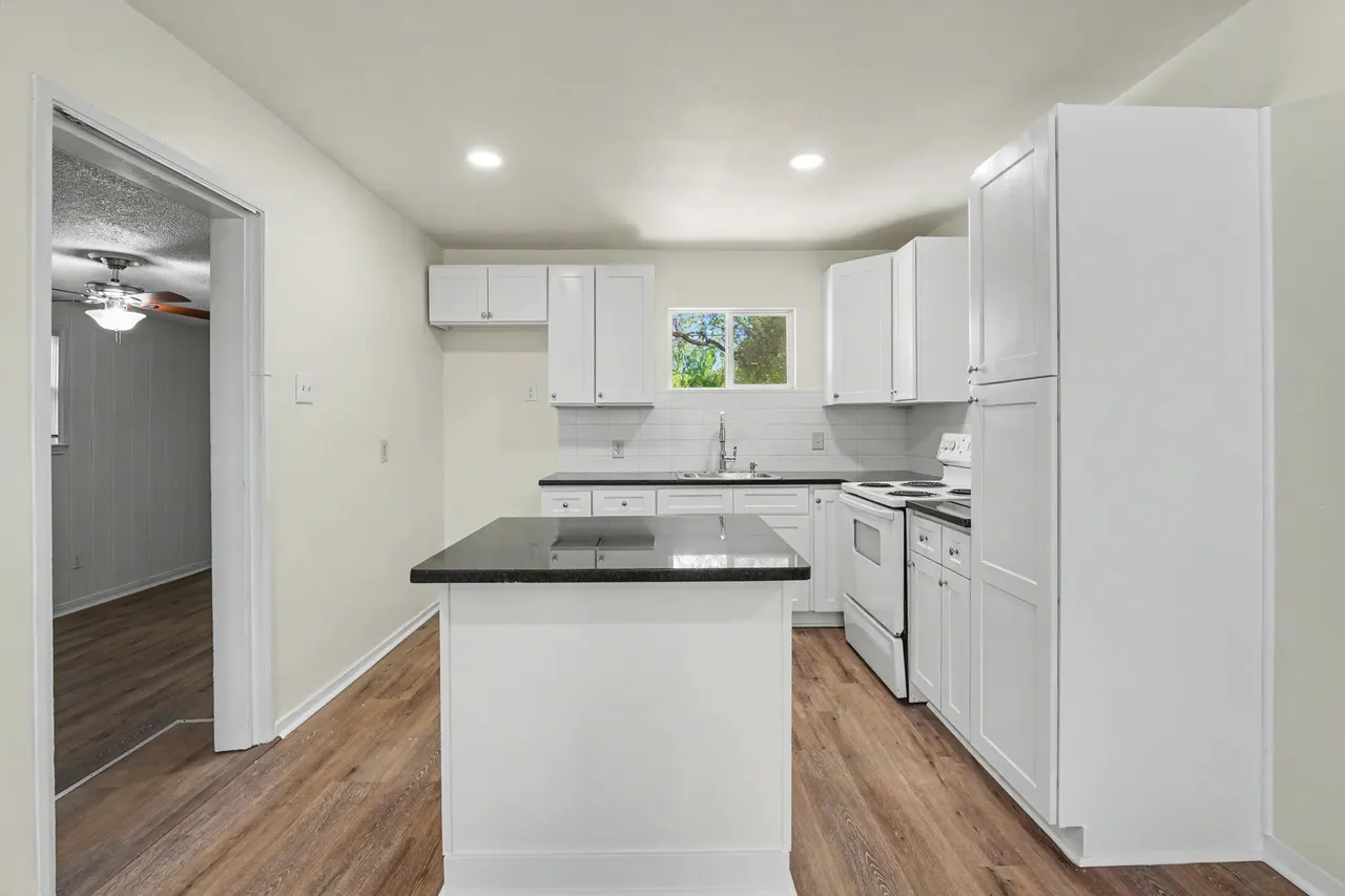 Photo 6 — 3616 32nd Street, Lubbock, TX 79410