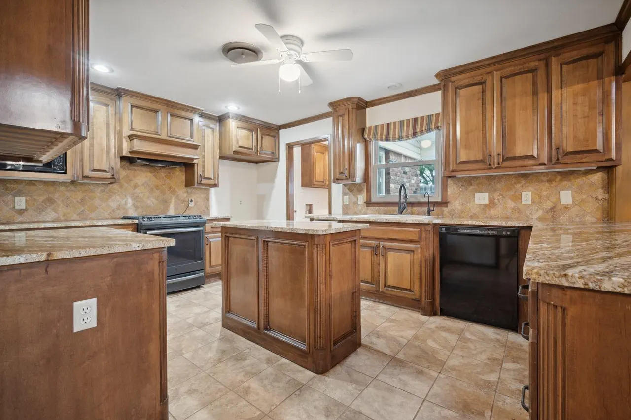 Photo 5 — 6001 Norfolk Avenue, Lubbock, TX 79413