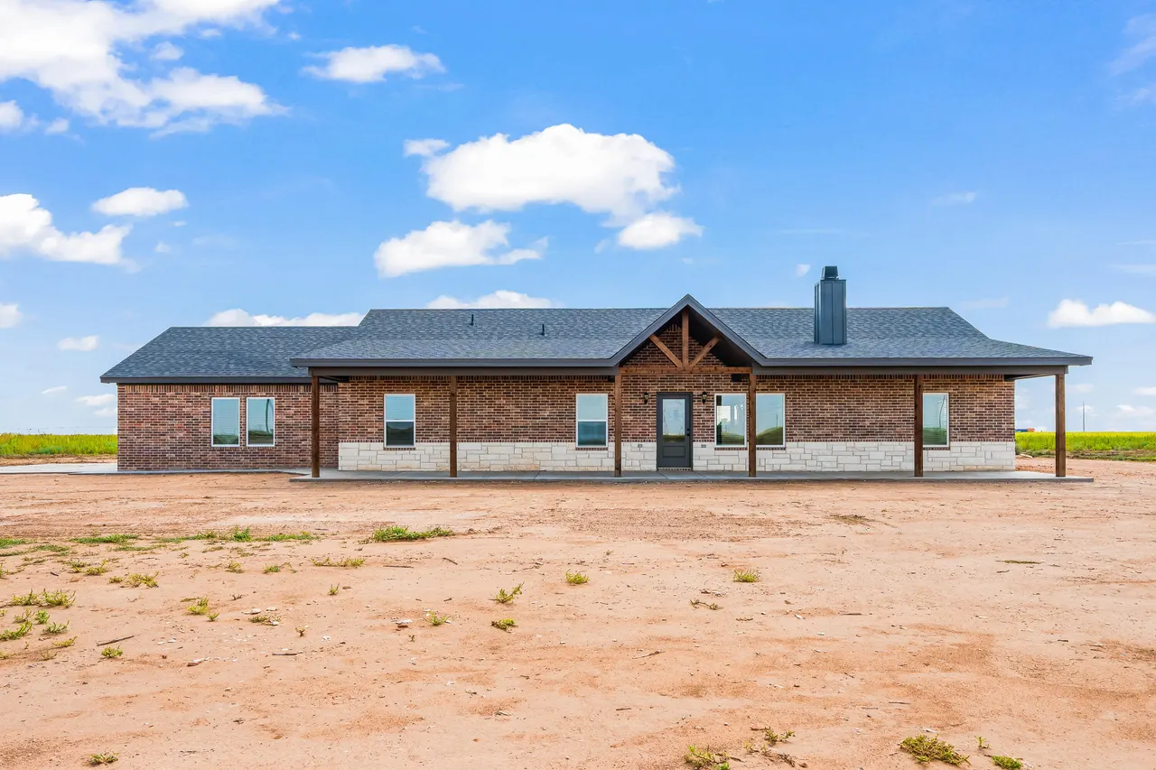 Front exterior — 3320 E County Road 5300, Lubbock, TX 79403