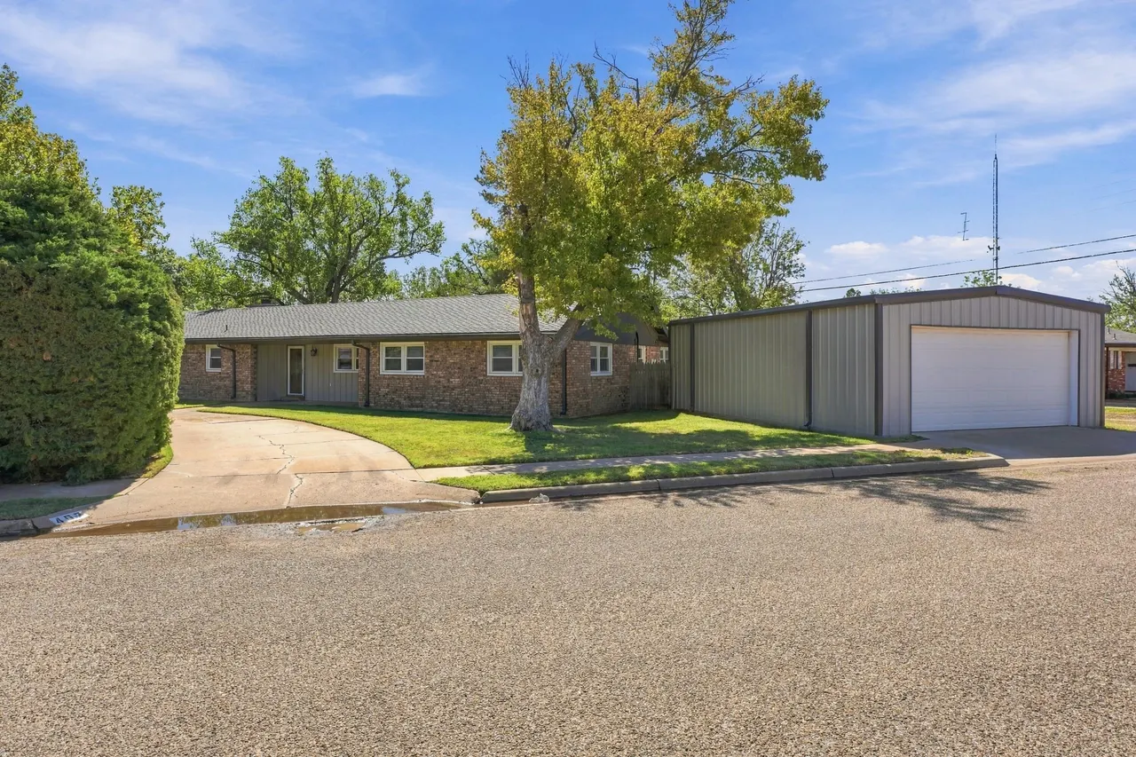 Photo 2 — 407 North Drive, Abernathy, TX 79311